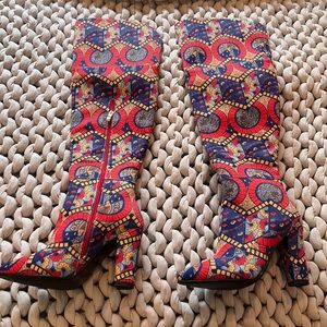 NWOT Over the knee is zip up boots size 6